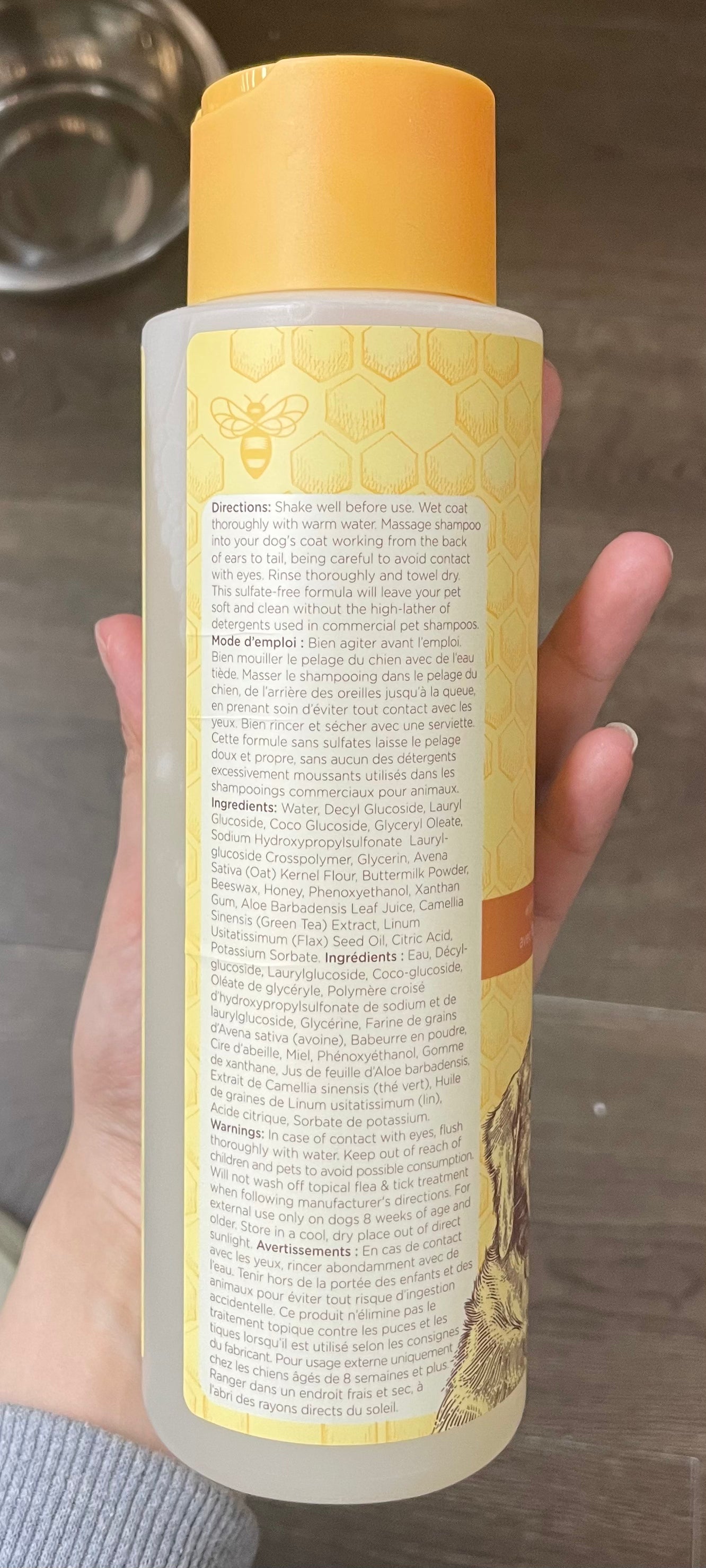 Burt‘s bees oatmeal shampoo for dogs with colloidal oat flour and honey