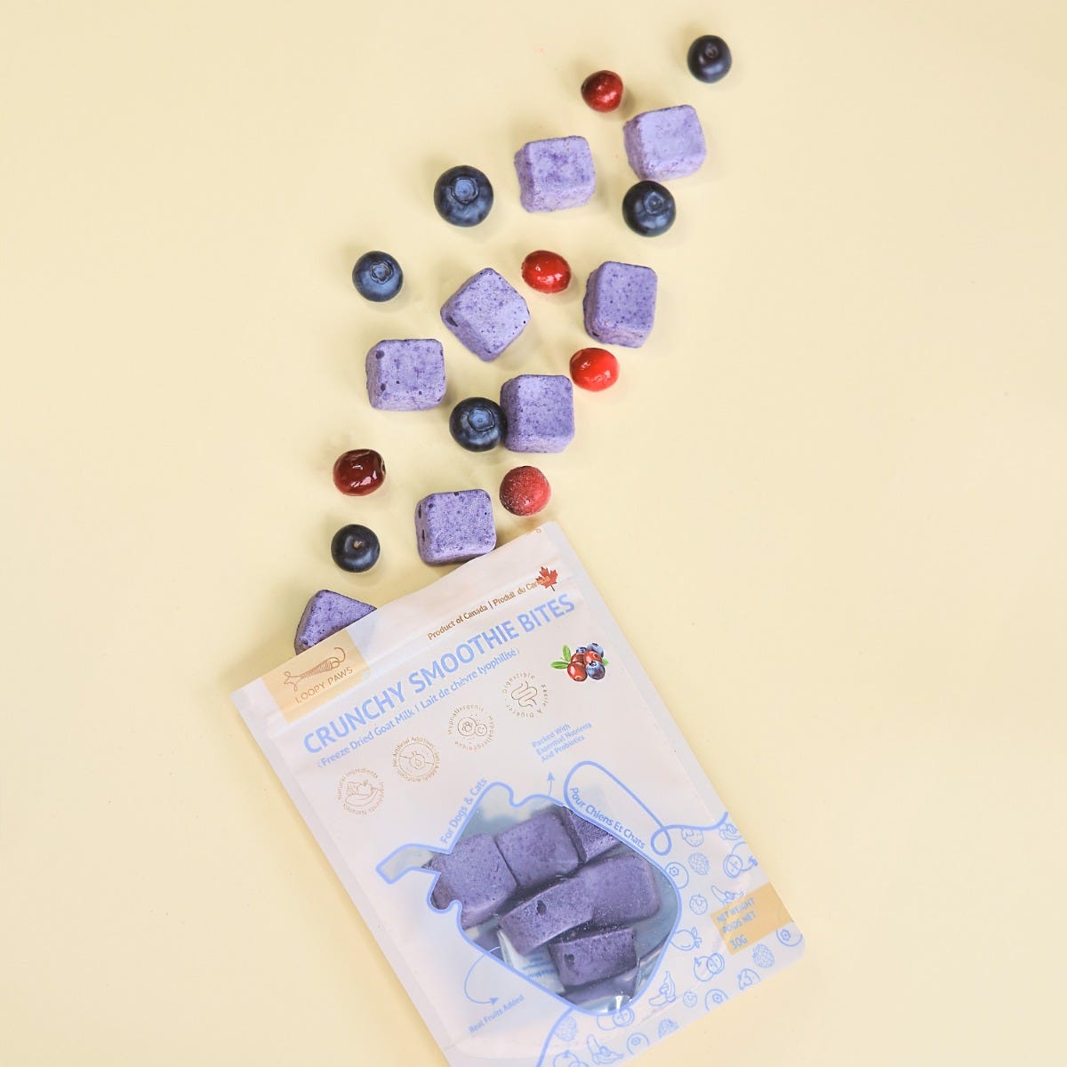 Loopy Paws Crunchy Smoothie Bites Mixed Berry Freeze-Dried Goat Milk Dog & Cat Treats – 30 g