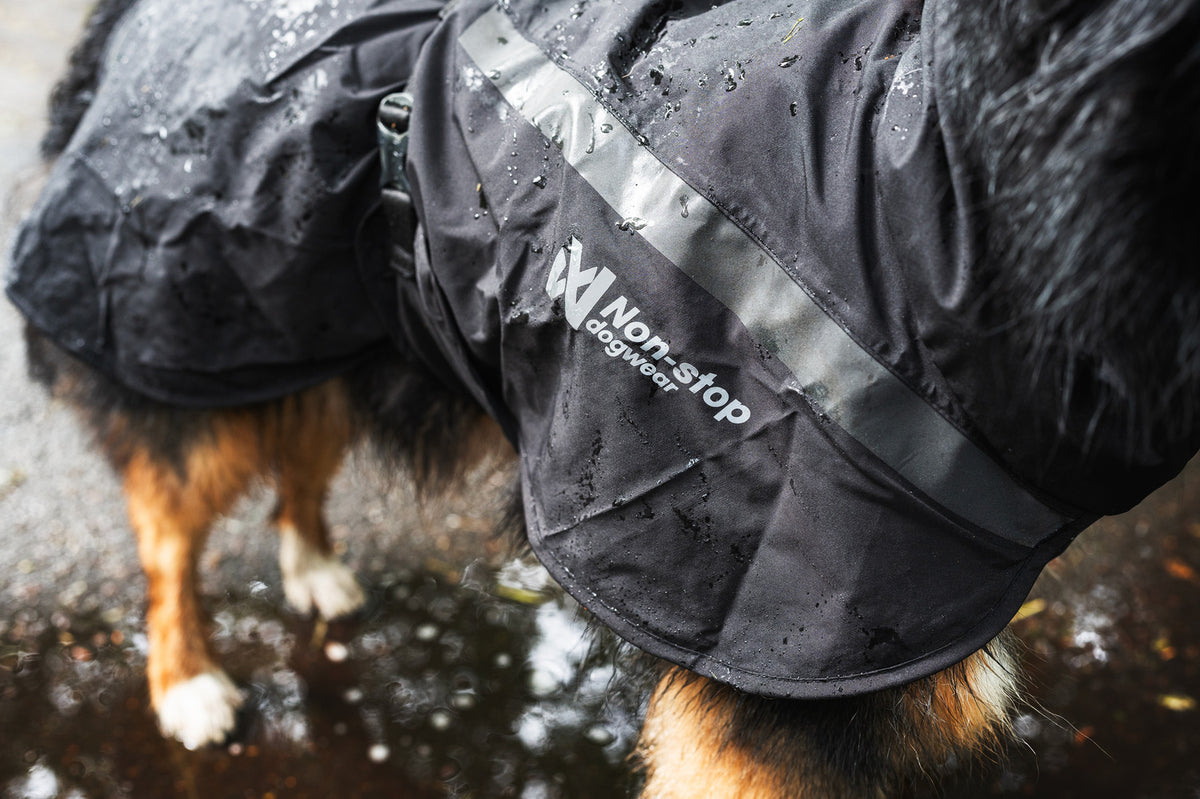 Non-stop dogwear Trekking Dog Raincoat – Black